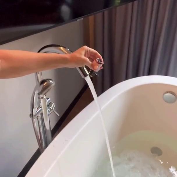 ScarlettKissesXO Nude Butler Bathtub Sex Video Leaked