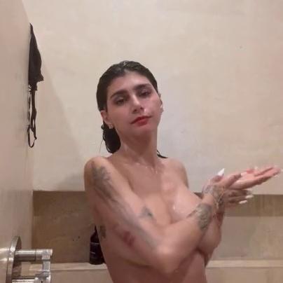 Mia Khalifa Black Bra Strip And Taking Shower Video Leaked